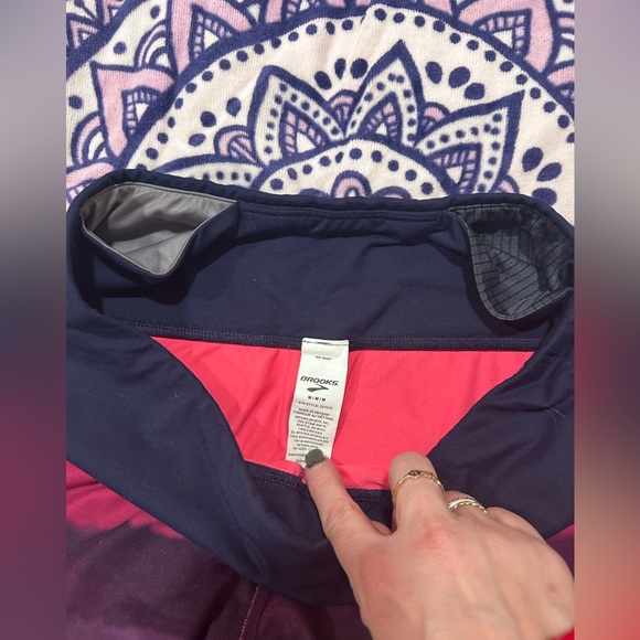 Last Call - Brooks Running Capri’s - Multi- Color⭐️ - Picture 2 of 4